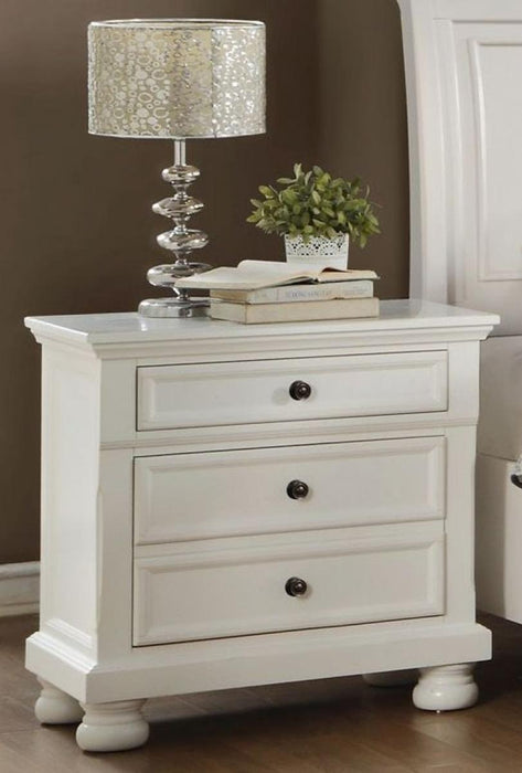 Laurelin 3 Drawer Nightstand in White 1714W-4 image